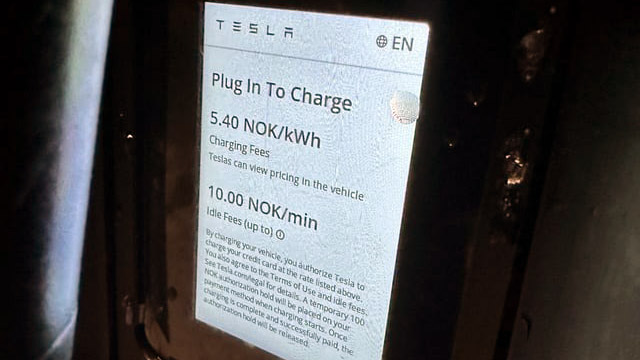 Tesla lights up V4 Supercharger charge displays because it stays mum on 350 kW output