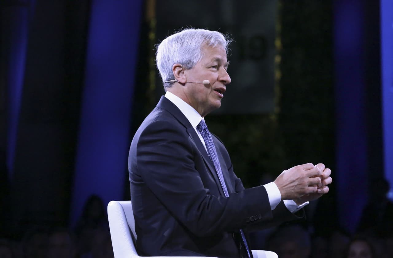 Why Jamie Dimon’s sale of $150 million in JPMorgan’s stock could maybe be cause of caution