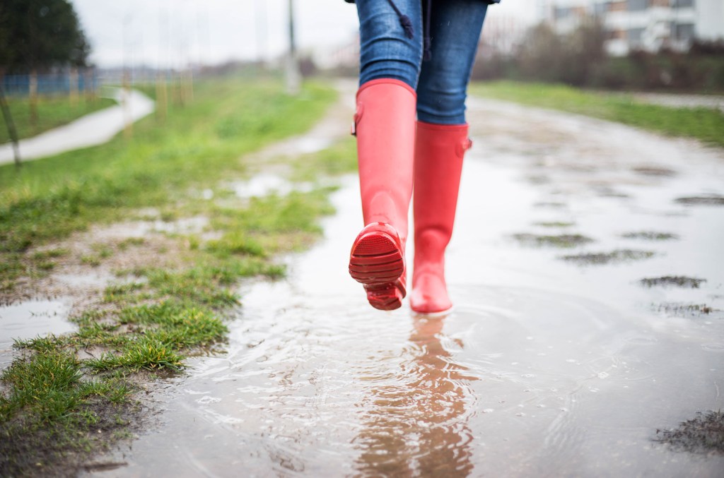 Flash (Flood) Deal! Hunter Rain Boots Are On Sale for $90 – Build Up to 44% Off