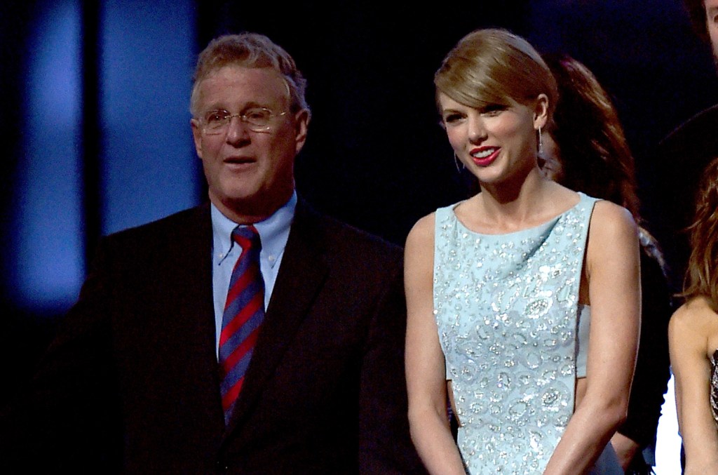 Taylor Swift’s Father Scott Accused of Assaulting a Photographer in Sydney, Her Get Responds