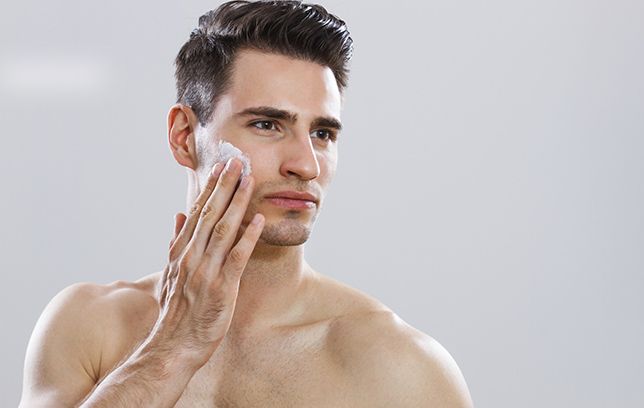 The 11 Most efficient Moisturizers With SPF for Males in 2024, Tested by Grooming Experts