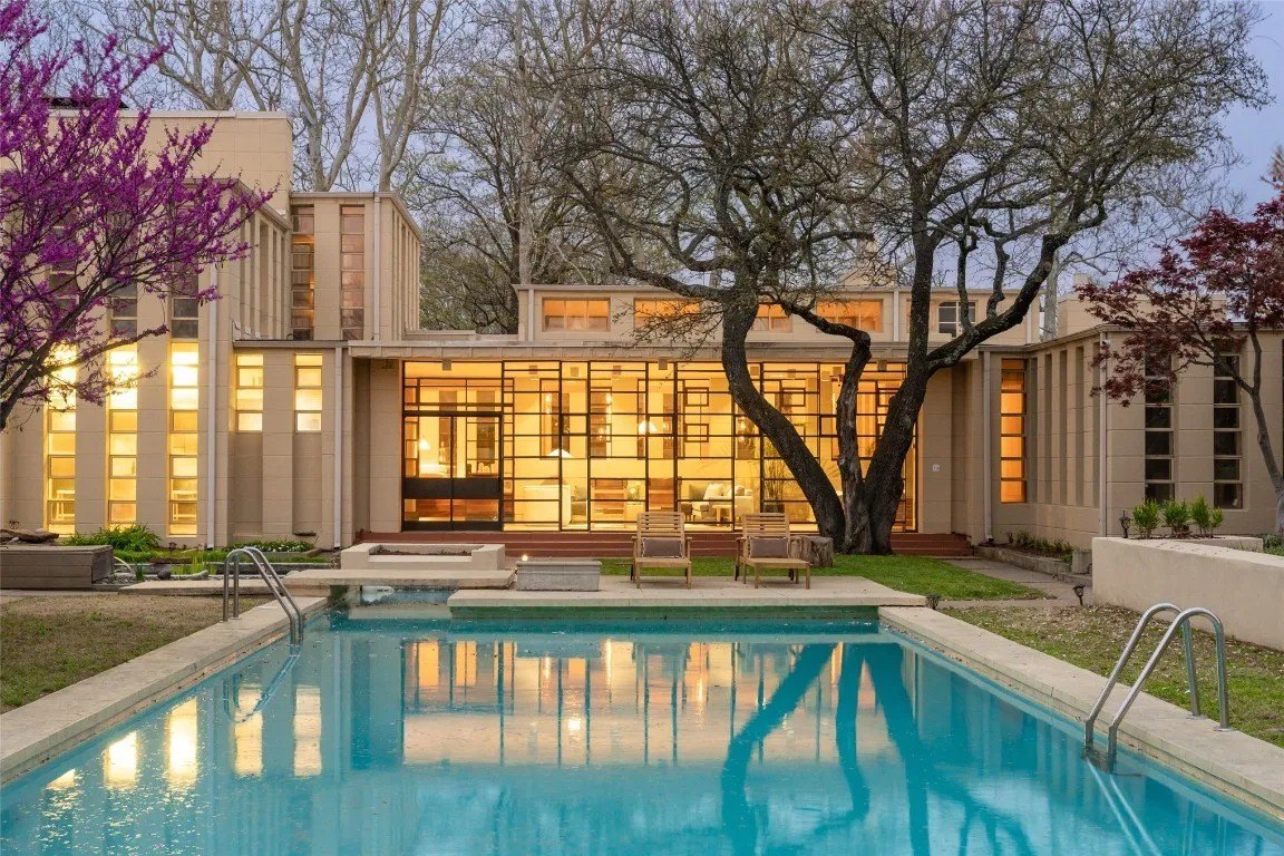 What’s the Deal With Tulsa’s Frank Lloyd Wright-Designed Dwelling? Does Anybody Desire It?
