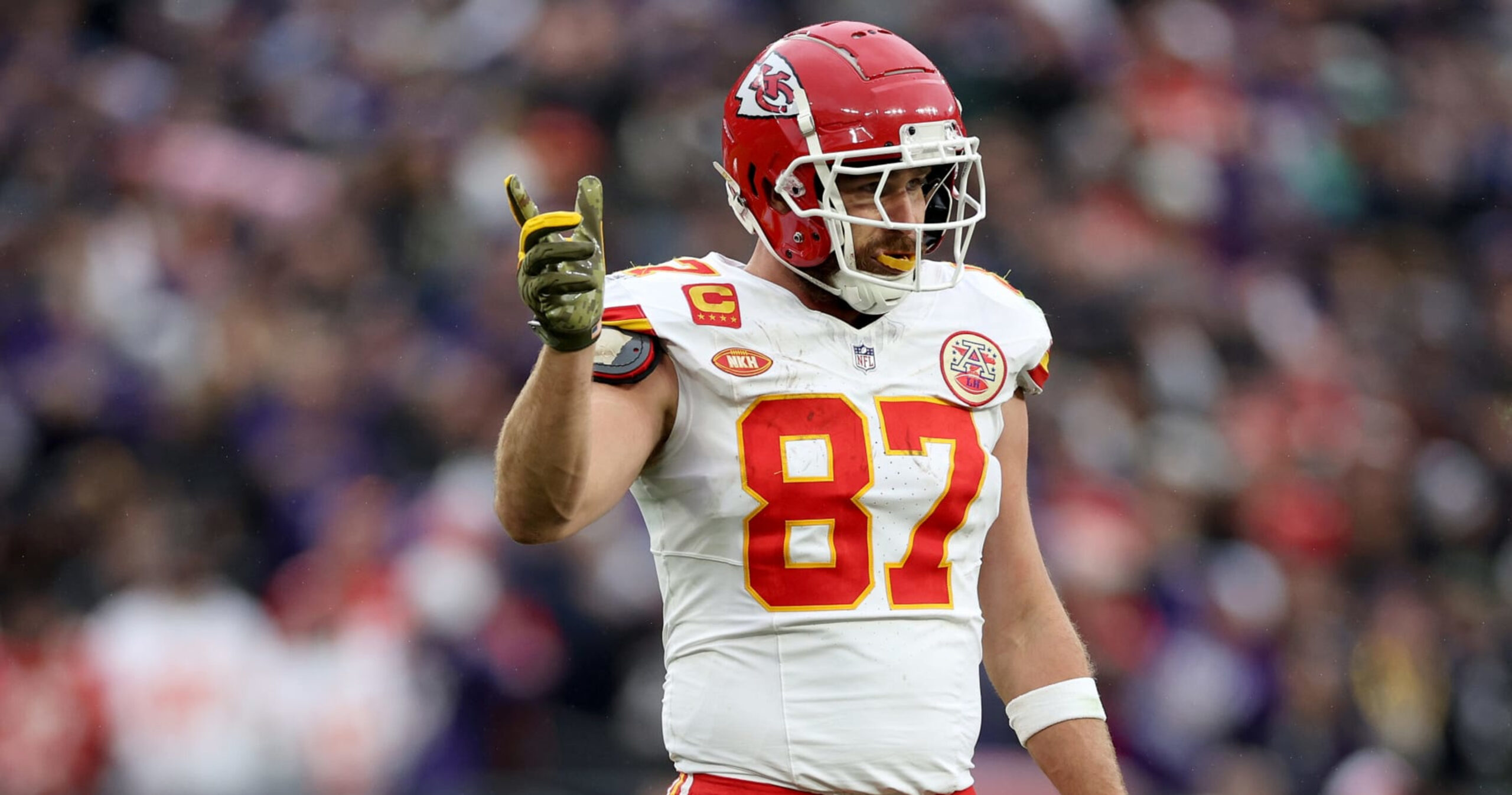 Travis Kelce, Seth Rollins, Extra Repeat Off Kentucky Derby Outfits in Movies, Images