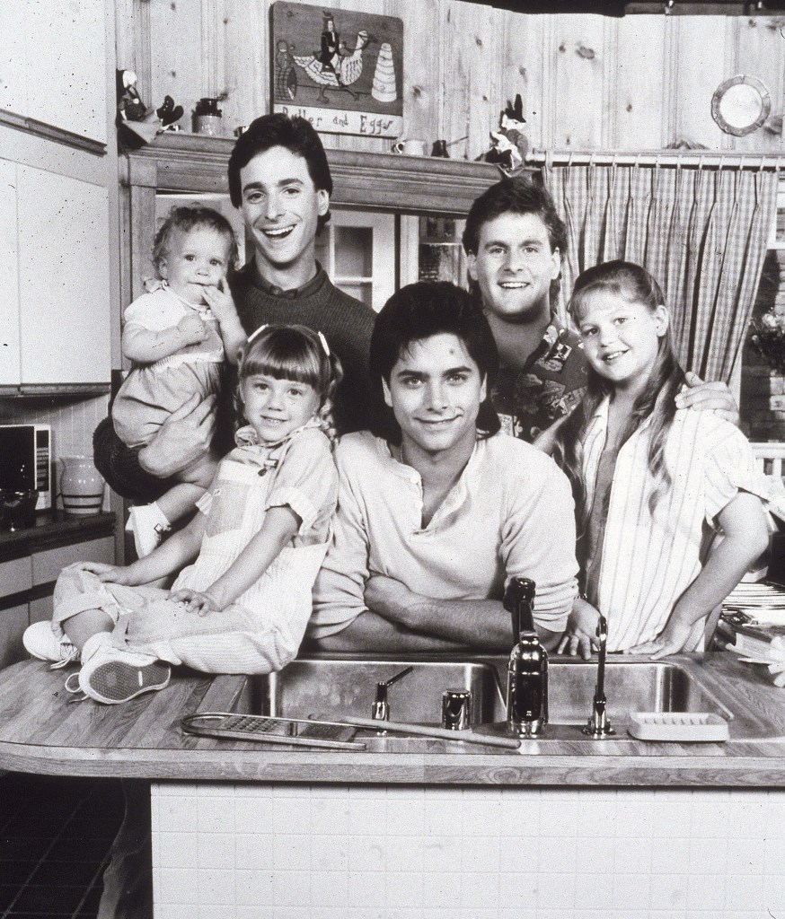 John Stamos shares rare photo of ‘Corpulent Apartment’ cast with Mary Kate, Ashley Olsen in Bob Saget birthday tribute