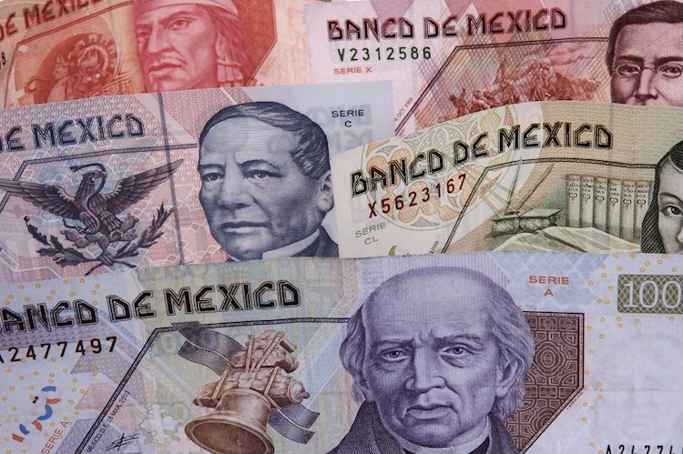 Mexican Peso continues falling ahead of Banxico coverage assembly