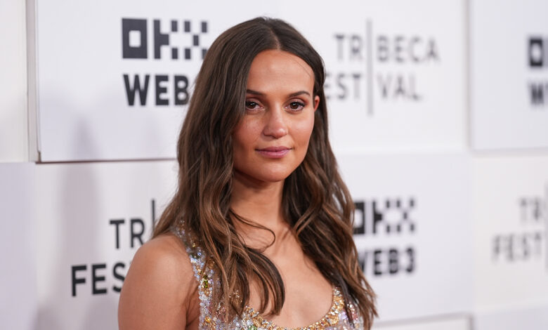 Alicia Vikander Says She Felt Tackle an “Imposter” Playing Pregnant Characters Forward of Becoming a Mom