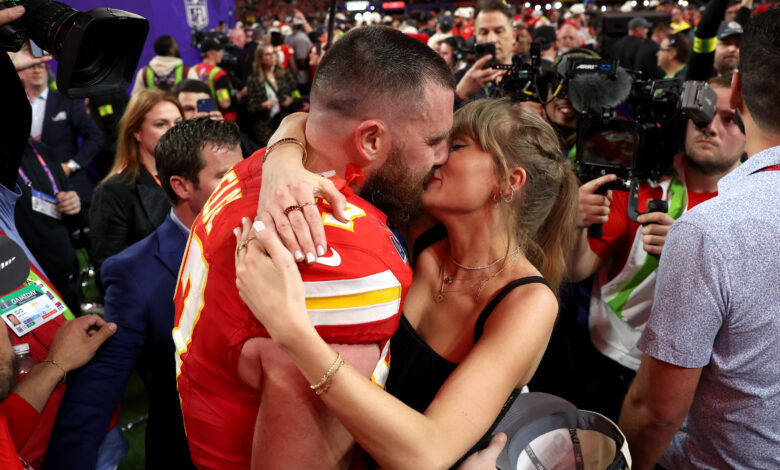 Taylor Swift Vegetation a Candy Smooch on Travis Kelce After Chiefs Decide