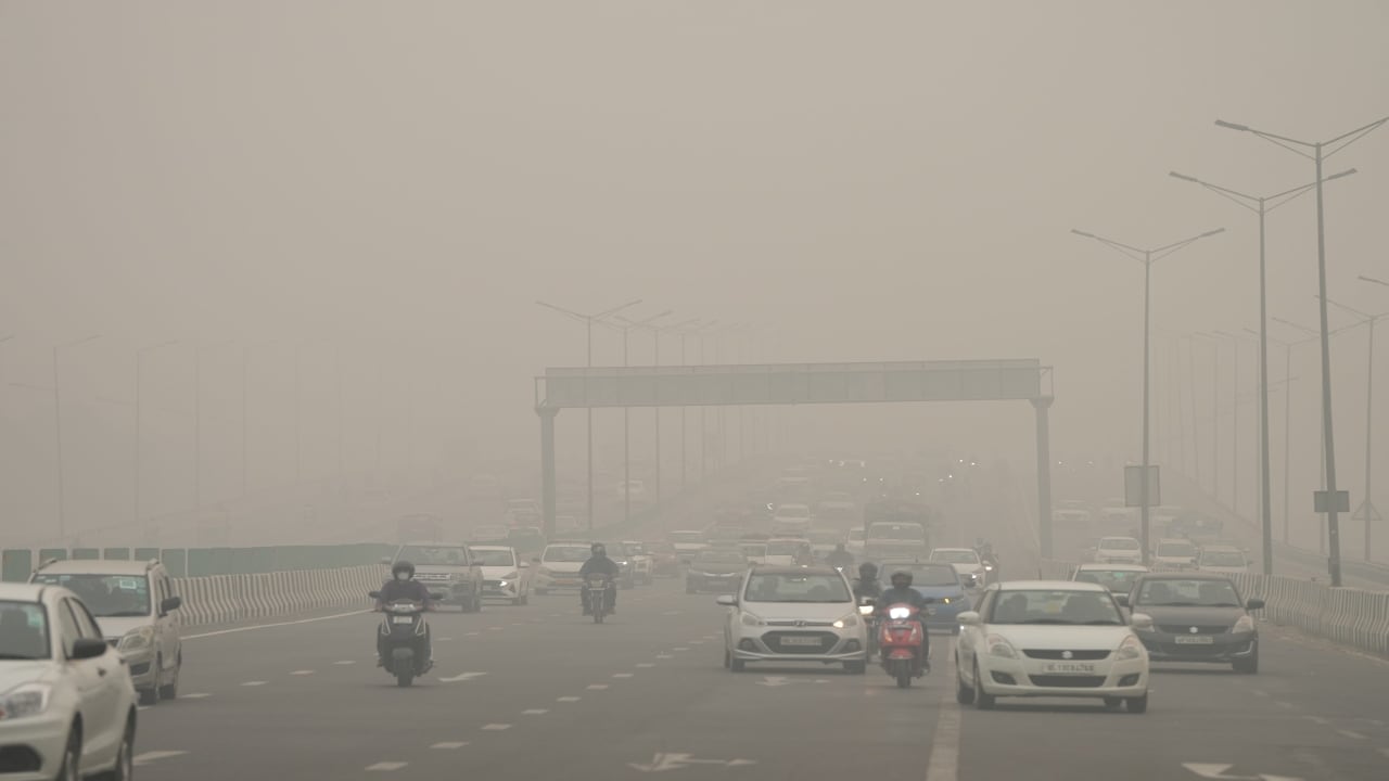 Delhi struggles with unhappy air quality for third day, transportation emissions and stubble burning cited as key components